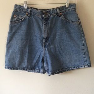 VTG 90’s Levi’s High waisted mom shorts orange tab